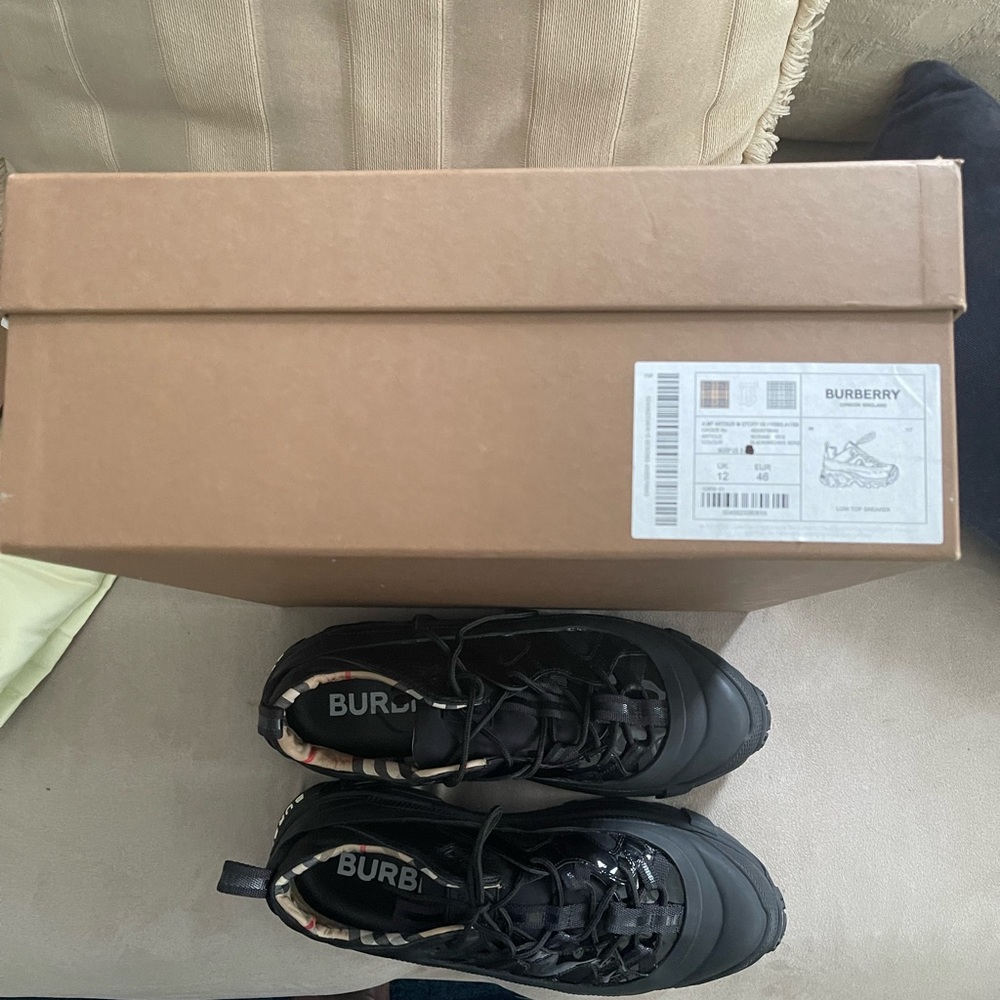 Burberry Mens Low Top Sneaker - Picture 2 of 5